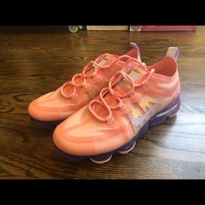 UNWORN!! Women’s Nike Air Vapormax